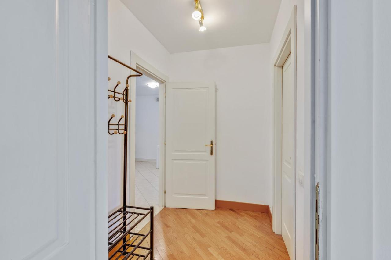 Il Broletto Apartment - Affitti Brevi Italia เลคโค ภายนอก รูปภาพ